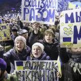 Митингующие контролируют здание казначейства в Донецкой области