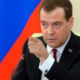 Медведев предложил сократить число федеральных чиновников в регионах