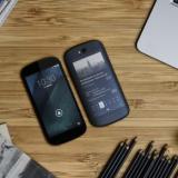 YotaPhone 2   iPhone  