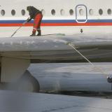 В московских аэропортах из-за метели вновь задерживают самолеты