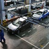 Производство автомобилей в России упало на 10 процентов