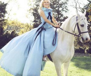      Harpers Bazaar ()