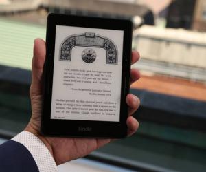 Amazon Kindle     
