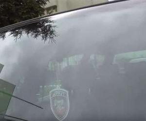 Киевским полицейским, в салоне автомобиля которого активисты увидели сепаратистскийосвежитель возду ...
