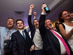 ����� ����