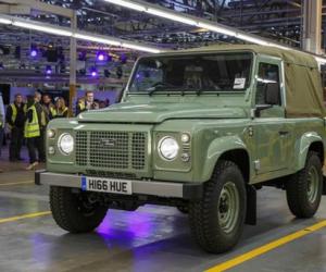  Land Rover Defender    