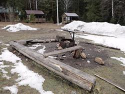 Сотрудник ФСБ скончался от сердечного приступа после падения в костер