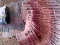 В Петербурге у мотоциклиста из рюкзака вылетело на дорогу 12 млн рублей‍