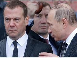 Путин ради Медведева изменит традиции увольнять премьера