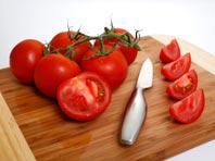 Ежедневное потребление томатов спасает от рака кожи, заявляют онкологи
