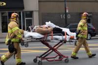 В США грузовик врезался в автобус: погибли человека, десятки ранены