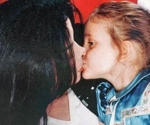 Дочь Майкла Джексона выложила уникальные фотографии отца в Instagram