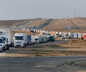Коллапс на российской границе с Казахстаном: более 10 000 фур скопилось на пункте пропуска