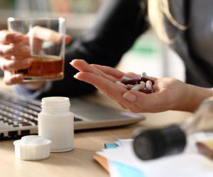 Врач назвала лекарства, которые нельзя сочетать с алкоголем