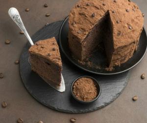 Секрет идеального торта без духовки: шоколадный десерт, который готовится за 20 минут