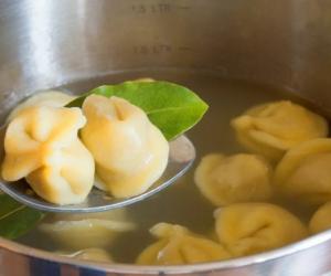 Секрет начинки: чем на самом деле опасны дешевые пельмени