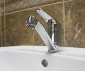 Холодная горячая вода: как россияне могут вернуть деньги за некачественную коммунальную услугу