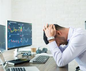 Банковский кризис в России: стоит ли бежать за своими деньгами и что ждет вкладчиков