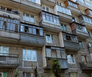 Остекление балкона под запретом: разбираемся, кому грозит демонтаж и какие последствия это может иметь