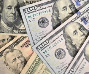 Старые доллары на руках: куда нести «зеленых ветеранов», пока их совсем не перестали принимать