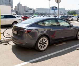 Россияне бросились скупать электрокары: как грядущий утильсбор вызвал осенний ажиотаж