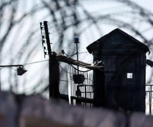 Готовили бунт? В колонию пытались провезти целый арсенал оружия: эксперт раскрыл цель заключенных в России