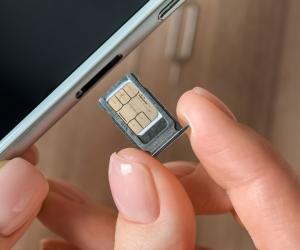 «Охлаждение» связи: как новые правила блокировки SIM-карт ударили по жителям приграничья