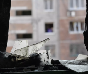 Обломки сбитых дронов ВСУ повредили дома и машины орловцев: как регион живет под угрозой