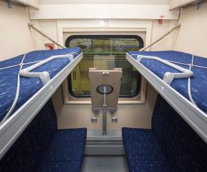 Плацкарт без верхних полок: как РЖД изменила бюджетные вагоны и сколько это стоит