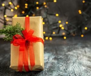 Что подарить мужчине на Новый год: гид по подаркам для тех, у кого закончились идеи