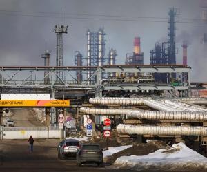 Масштабная атака дронов на Рязань: нефтезавод, многоэтажка и беспилотник, застрявший в дереве