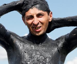 Каждый третий россиянин лечит себя сам: почему мы перестали верить поликлиникам