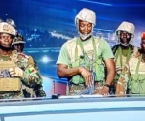 Военные захватили телецентр и объявили о свержении президента. Госпереворот в прямом эфире