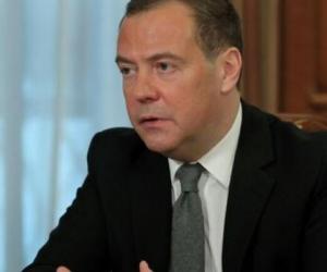 На сколько вырастет МРОТ к 2027 году: важное заявление от Дмитрия Медведева