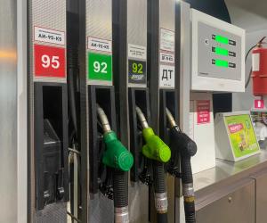 Цены на топливо в Ярославле поползли вверх: что ждет автовладельцев в конце года