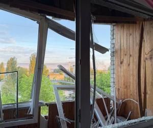 Ночной удар по Ельцу: обломки дрона пробили окна в квартирах, есть пострадавшая