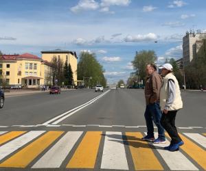 Не на «зебре»: почему водитель обязан остановиться, если пешеход в двух метрах от перехода