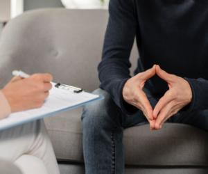 Психолог назвала фразы, которые моментально выдают невежество человека