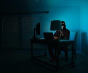 Киберпреступники атакуют смартфоны: в МВД рассказали о новой схеме взлома банковских счетов