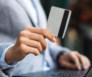 МВД предупреждает о новой опасности: как злоумышленники блокируют вашу карту, а потом требуют деньги за «пом ...