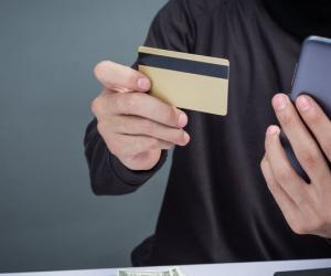 Вклады-оборотни: банки заманивают россиян «супердоходностью», подсовывая договора с «двойным дном»