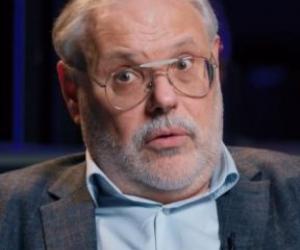 «Защитный купол над Ираном»: Хазин объяснил, почему Трамп боится нажать на курок