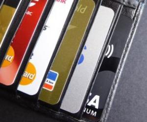 Ловушка для бедных: эксперт объяснила, почему кредитка с лимитом в 50 тысяч опаснее, чем кажется