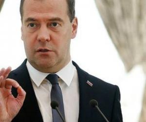 «Миротворец показал лицо»: Медведев иронизирует над историей США на фоне ударов по Ирану