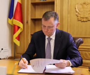 «Закрытый сезон» для мигрантов: Омская и Ростовская области ввели жесткие запреты на работу по патентам